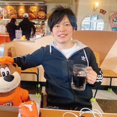 ammo_ammo_ammo's profile picture. 地質研究所の古生物学者(Ph.D.)。化石頭足類アンモナイトの分類・進化・古生態が専門。著書に『アンモナイト学入門』(誠文堂新光社)、『僕とアンモナイトの1億年冒険記』(イースト・プレス)他、監修・協力書多数。巡回展「ポケモン化石博物館」企画・総合監修。うさぎ。執筆・講演等のご依頼はリンク先記載のアドレスから