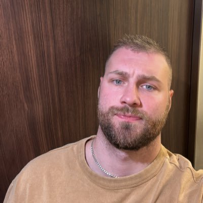 hungwellington's profile picture. 