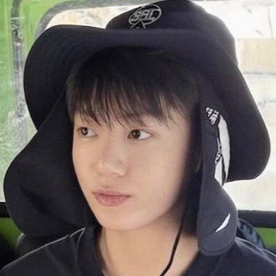 benzz_jh's profile picture. ใครคิดไม่ดีกับ @bts_twt ขอให้ตกนรก