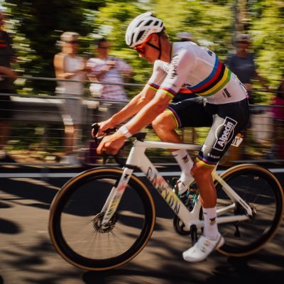 controVentoCC's profile picture. che te lo dico a fare | PARODY ACCOUNT