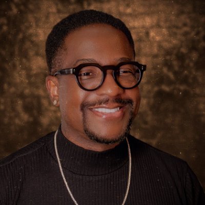 MumuzinhoC's profile picture. Cantor de pagode 🎤 | #TimeMumu no The Voice Brasil 🤎 

OUÇA AGORA AS MELHORES MÚSICAS DO MUMUZINHO👇🏿