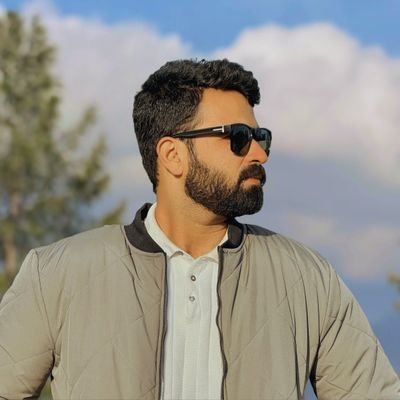 codewithnomi_'s profile picture. Software Engineer | Founder of @codelinxdotnet