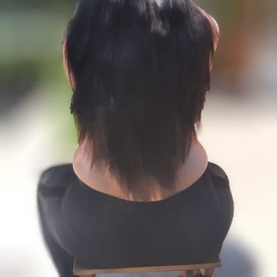 DeeaDeea2099991's profile picture. I love meeting generous men to have a conversation with. I am a sweet, friendly girl who speaks two languages fluently.