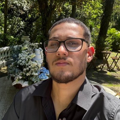 deeliessice's profile picture. Falo sem propriedade alguma de qualquer coisa então não me levem a sério. Não parece mas eu tô tentando me tornar um jornalista só que a uff tá me matando