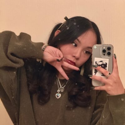 shae1yns's profile picture. talking shit about a pretty sunset @1ittledumb