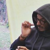 EseWalch's profile picture. Fabricante de dudas, domador de paradojas y contrabandista de ideas.