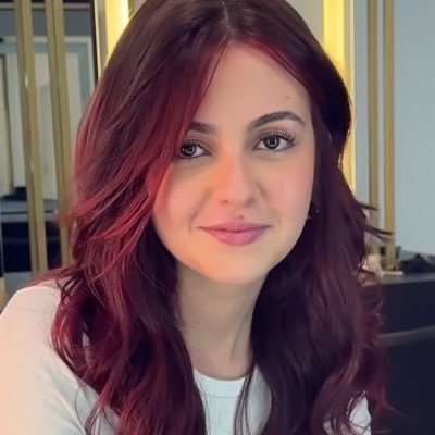 KlaraCastanho's profile picture. Atriz  🔗 https://t.co/RDv8pk4lPg