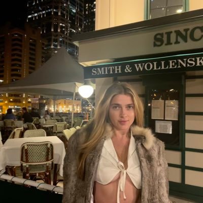 Jacquelynsusann's profile picture. 99% leg 1% torso...