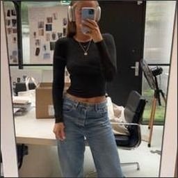 Giralda864351's profile picture. 