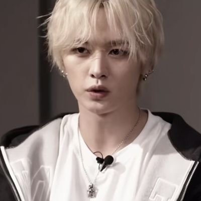 karenzzzn's profile picture. “All i need is love, dreams and Stray Kids” 🤍
       LISTENING TO DO IT ALBUM ♪|🩷