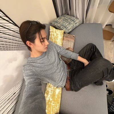 juhoomf's profile picture. atur se-who knows mungkin