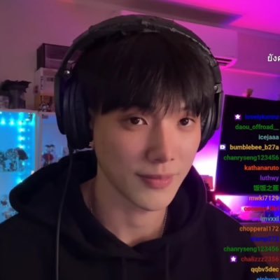 aysnoir's profile picture. 