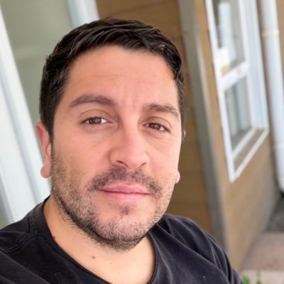 adictoapple's profile picture. "El león puede ser el más fuerte, pero nunca verás al lobo en el circo."   y también amo la IA GENERATIVA 🤖