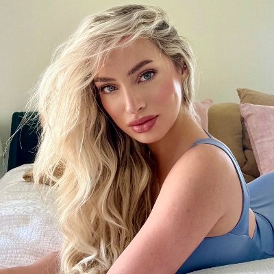 owner_layla's profile picture. collector of hearts, thief of bank accounts