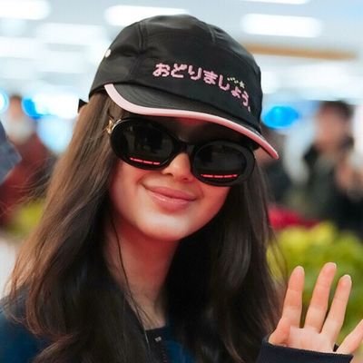 wirtzkitike's profile picture. she don’t believe in shootin' stars
but she believes in shoes and cars | gg stan | lfc | fcb | t1win | hlewin | chicago bulls | ferrari