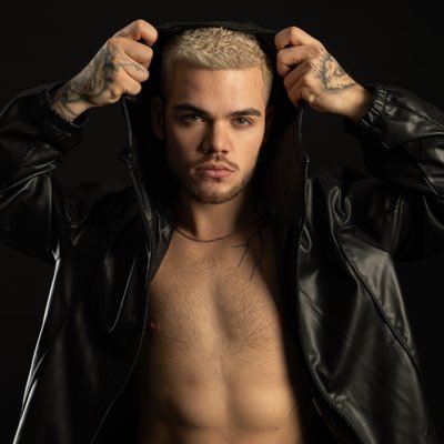 MasterOnTwinks's profile picture. Time to worship your Master little subby 😈⛓️ |https://t.co/5ZIhwOUUmB| #bi #alpha #dom #master #kinky|  🤍🖤 FREE FULL COLLABS POSTED WEEKLY ‼️💦