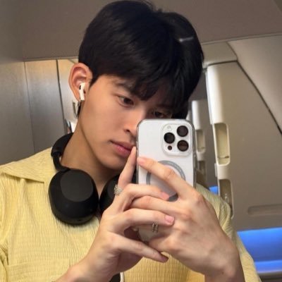 ohnoekmi's profile picture. joylada & choton personal hugger — @lukepeemsan’s 🦖