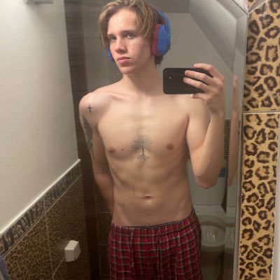 Adrian968671416's profile picture. 