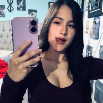 Cynthiasdh's profile picture. me, you and me