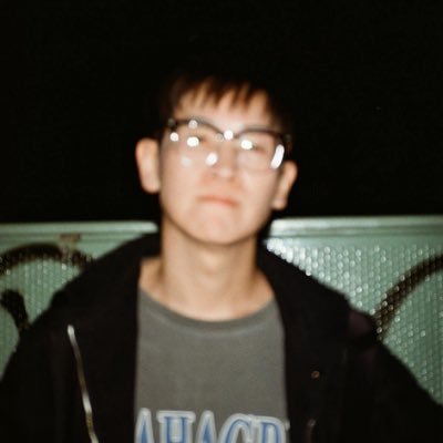 pawarez's profile picture. ดอกไม้ ประตู แจกัน ดินทราย ต้นขาใหญ่