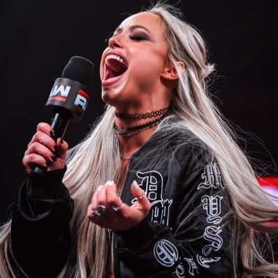 RoyaltyIsHers's profile picture. 𝓝𝓸𝓽 @YaOnlyLivvOnce | 𝓟𝓪𝓻𝓸𝓭𝔂 𝓐𝓬𝓬𝓸𝓾𝓷𝓽