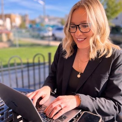 biancavanlit84's profile picture. Helping you rise from debt to digital wealth ✨️💫