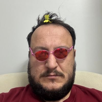 yengiyegen's profile picture. iOS developer by day, “Herbokolog” by night.

Father of 👧