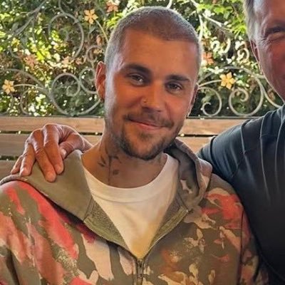 arrobadwda's profile picture. i'm a specialist at overthinking everything | 22