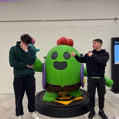 LeNaaain's profile picture. 