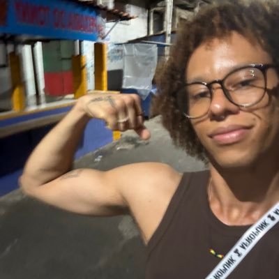 eyyzus's profile picture. ingênuo, safado e adulto.