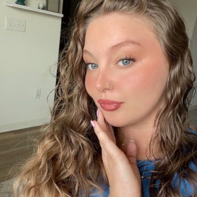 hannathomas6_'s profile picture. ✩ ✩ ✩ ✩ ✩