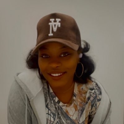 chanbepoddin's profile picture. The lady with all the pods.