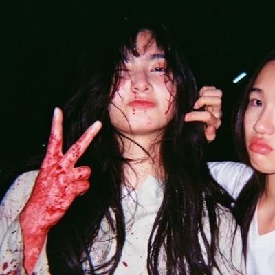 tzuyuviada's profile picture. caçando pokémon com a mina