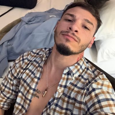 kissingfuego1's profile picture. tu papi favorito 🇵🇷🇭🇳 /VERS/ 888 ✨