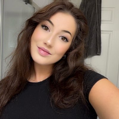 spookyghourl's profile picture. canucks . ݁☃︎⋆⁺₊❅ blue jays