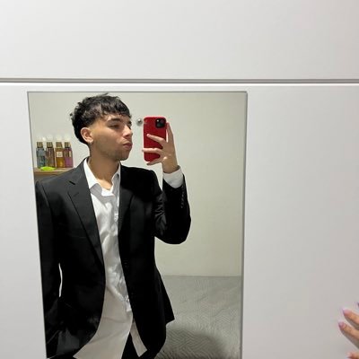 em1per's profile picture. 