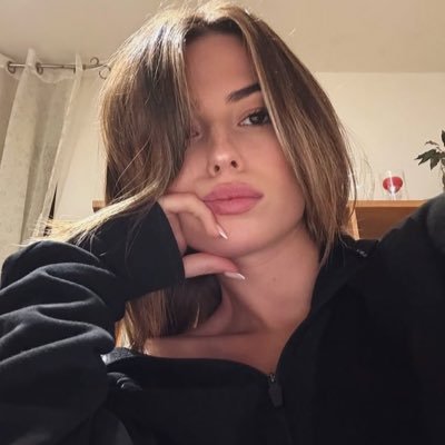 babvjb's profile picture. mom life👩🏻‍🍼| Know how to give without hesitation, how to lose without regret, how to acquire without meanness.