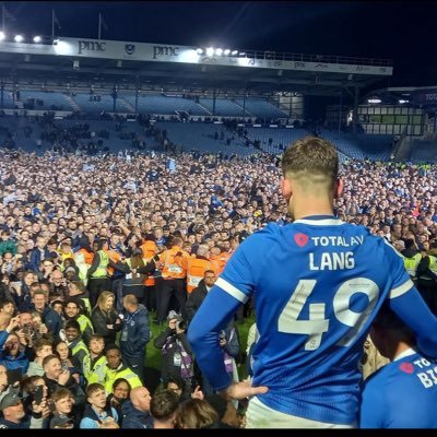 pompeystu74's profile picture. Married to my wife Gemma , Dad to 3 amazing children. Pompey fan #grassroots qualified coach #fleetlandsfc #volunteer #copters# First Team Kit Man