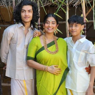 finnaly161881's profile picture. SenaPATHI commander of  The Dravida Kingdom And Beloved Brother Of The Throne Queen Maharani and lovely son of devi  👑🥰@vasu_escastic