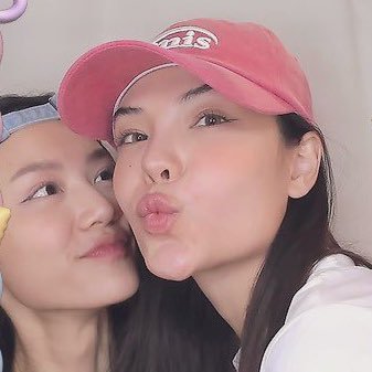 imlilygf's profile picture. ⓘ viciada em romances sáficos, acompanhando tudo que envolva duas mulheres se amando