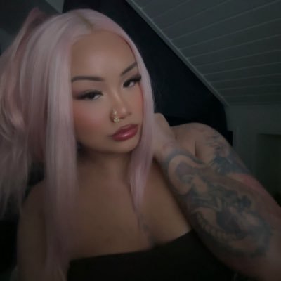 Chaaarl1ze's profile picture. only money gets my attention 😌