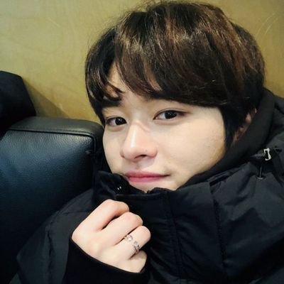luumhgf_'s profile picture. viendo skz code con minho y comiendo aceitunas