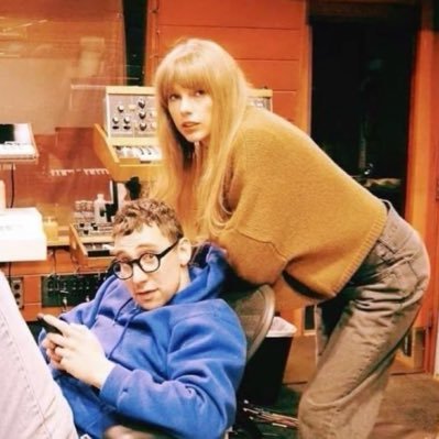 yourmidnightsss's profile picture. eu me transformei em deusas, vilãs e tola