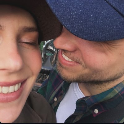 toppmiller's profile picture. the way she’s looking at him adoringly and he just looks smug