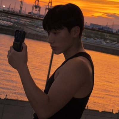 stcrkitten's profile picture. will bite. ur fave guitarist. dtf. // multiship. dual fc. // K ♡ S ♡ Aureliens ♡ // priv: @rinniebaybee