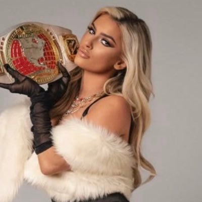 GlamourOnCue's profile picture. She is the standard — the definition of glamour. When she speaks, the world listens, because every word is said with power, confidence, and allure.