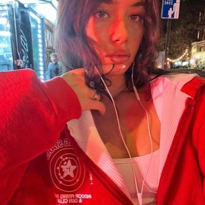 manubzzn's profile picture. 