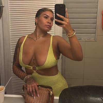 iona_94's profile picture. #AFC 🔴⚽️ | 🇬🇾