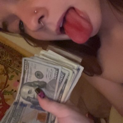 SpoiledNSweett's profile picture. 19 | just hmu n spoil me