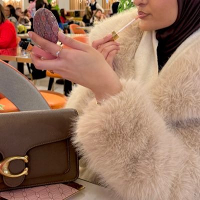 ismaaaa_23's profile picture. twenty1